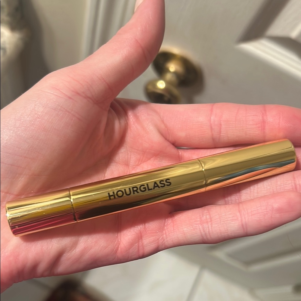 Hourglass phantom volumizing glossy balm “slip”